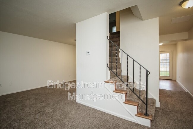 Photo - 656 Randler Ave