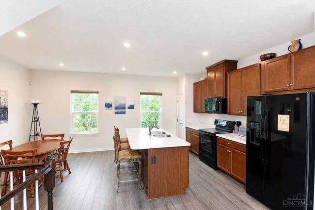 984 Steamboat Dr