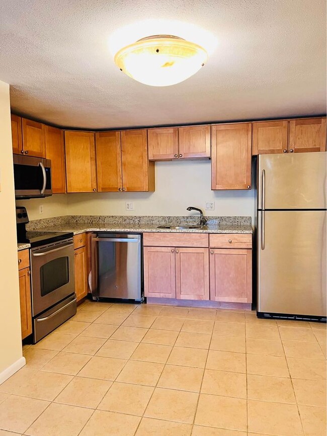 Building Photo - 870 Haverhill St Unit 11C