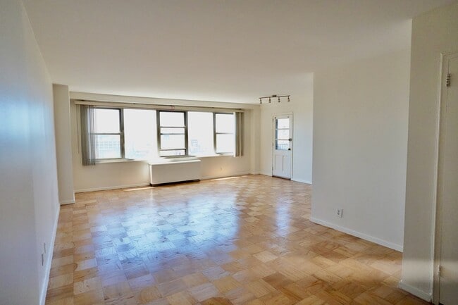 Building Photo - 225 Saint Pauls Ave Unit 11R