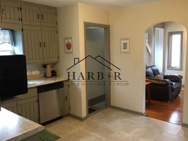 Photo - 1610 4th St NE