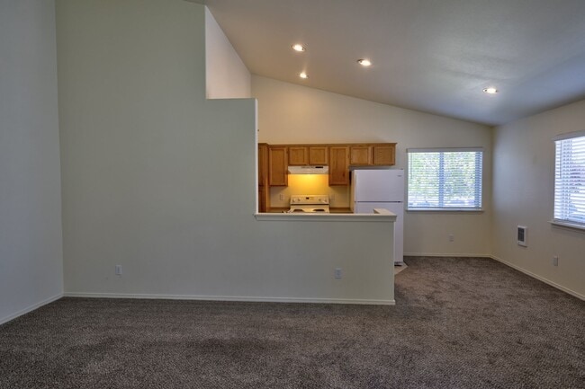 Photo - 882 NE Hidden Valley Dr