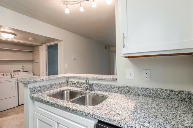1HAB, 1BA - 700 ft²