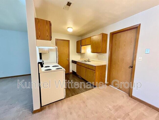 Photo - 22 Yorkshire Ln