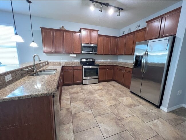 1469 Shorewood Dr