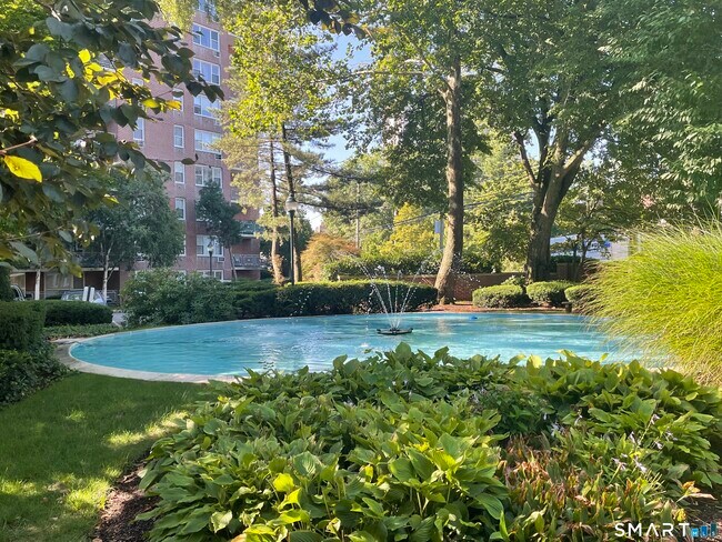 91 Strawberry Hill Ave Unit 424