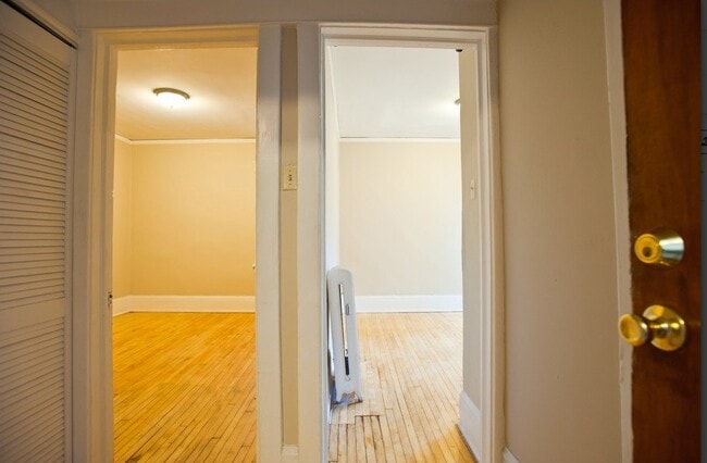 Photo - 3000 N Oakland Ave Unit 7