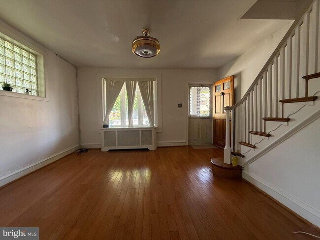 Photo - 300 Devereaux Ave