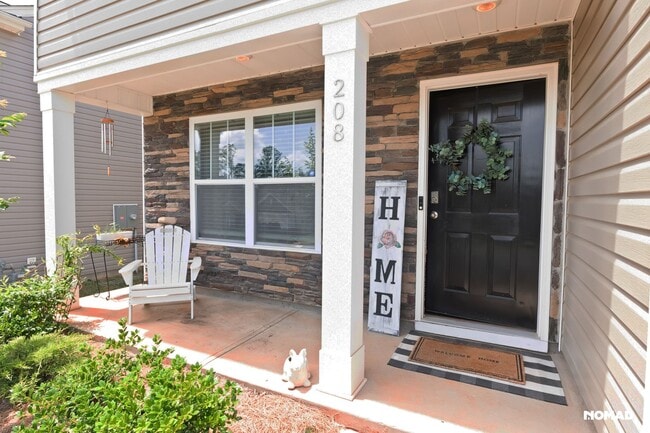 Photo - 208 Kernow Ln