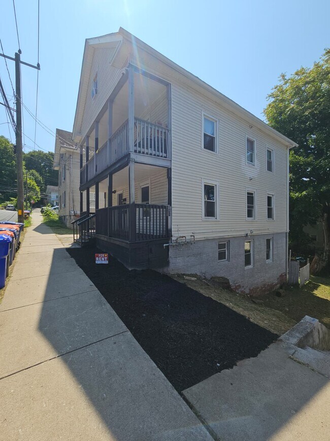 Photo - 135 Willow St