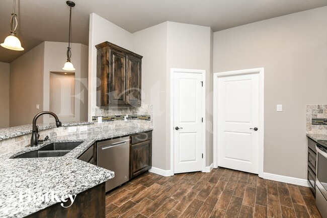 Photo - 208 McKittrick Ln