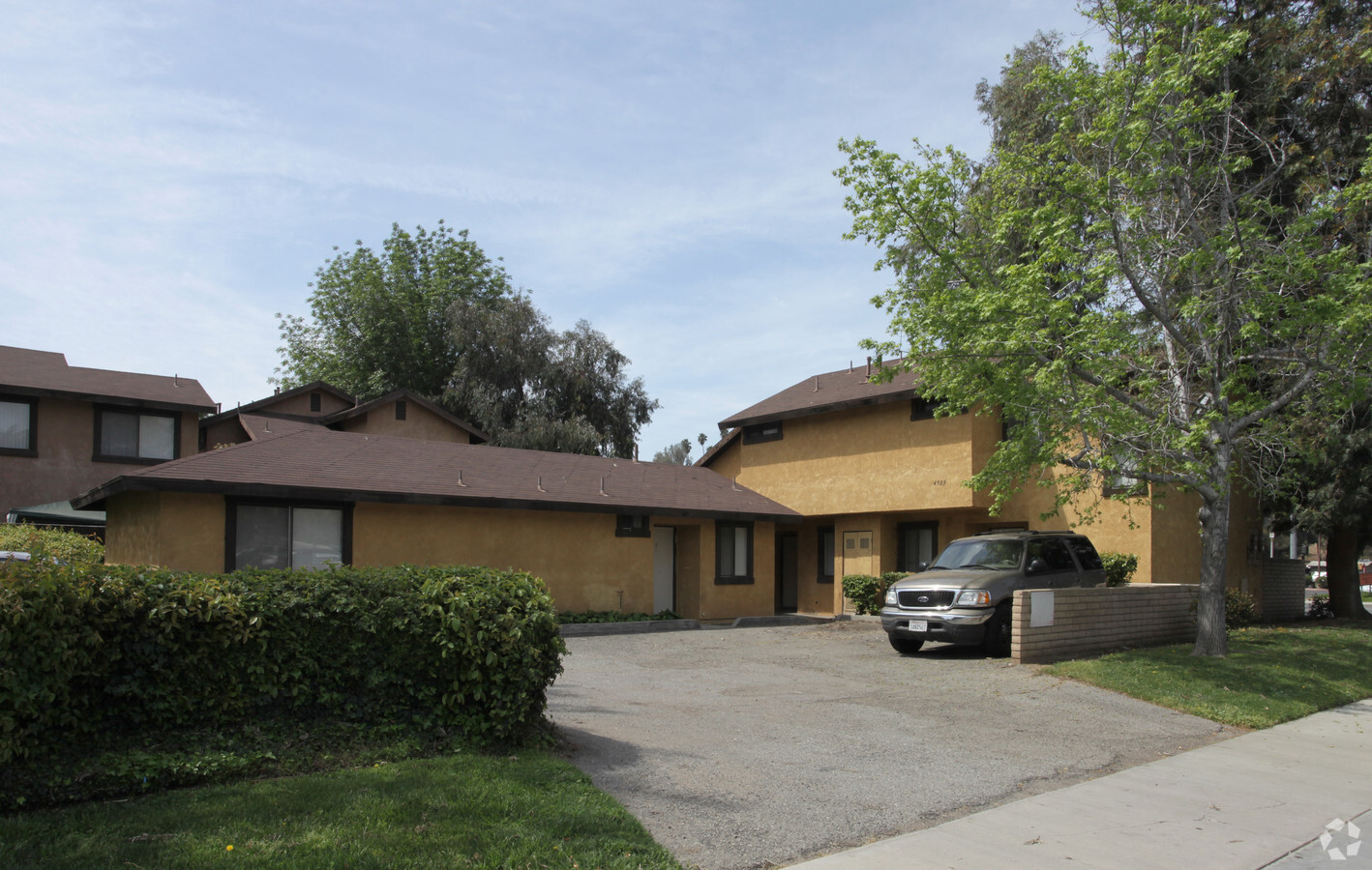 Plum Tree Apartments - Plum Tree Apartments