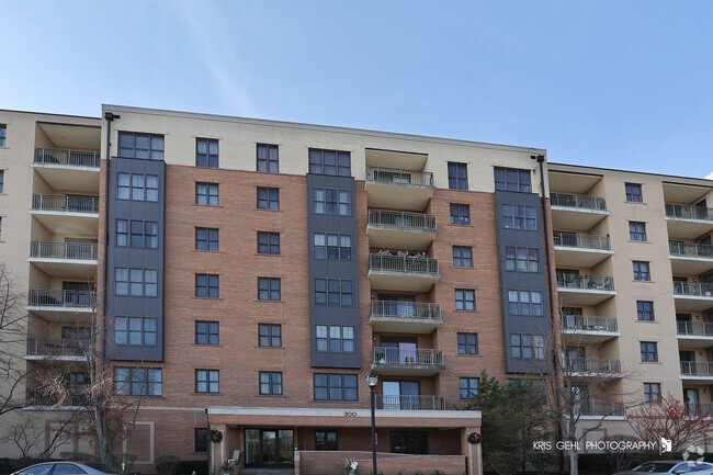 Building Photo - 300 Anthony Ave Unit 603 Rental
