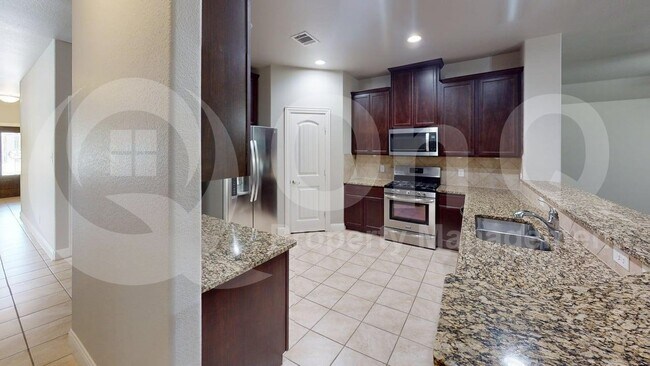Photo - 15605 Leadenhall St