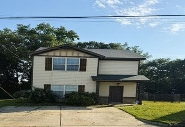 Building Photo - Phenix City home available to rent with 3 bedrooms and 2.5 bathrooms