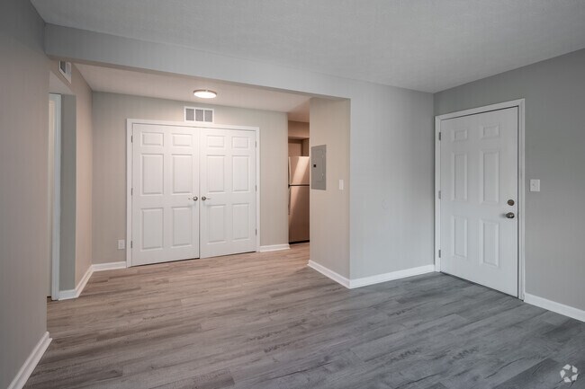3BR, 1.5BA - 1,047SF - Entry Space