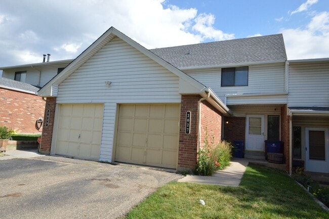 Building Photo - 3Bd/2.5Ba Lafayette Townhome Available Now