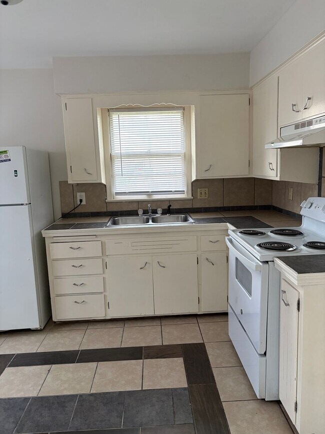 Photo - 1021 Apartments Unit 5