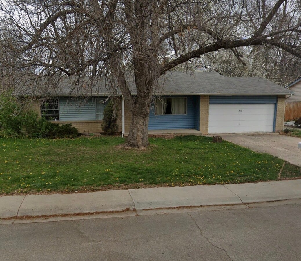 Photo - 820 Oxford Ln