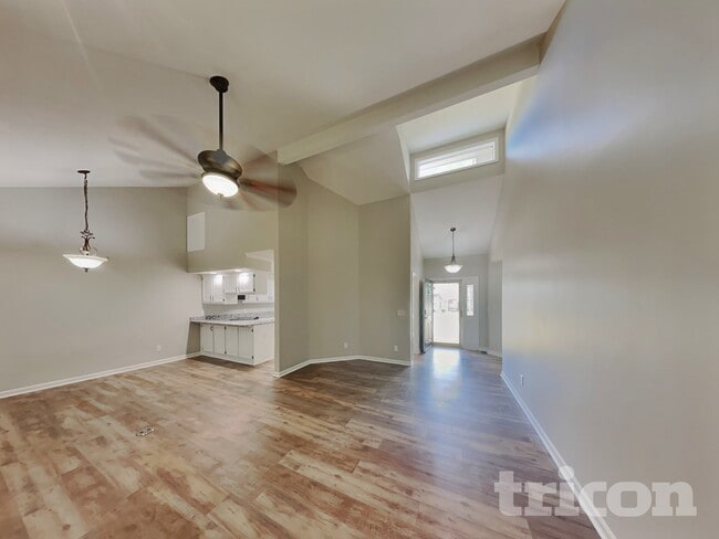 Photo - 210 Rollingwood Ct