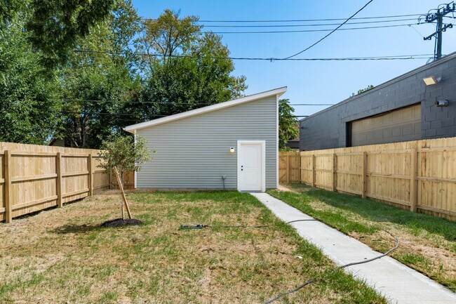 972 Ellsworth Ave