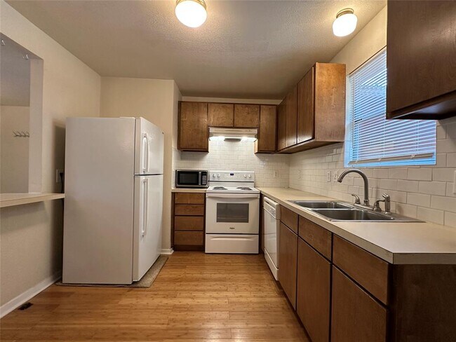 Photo - 508 Montopolis Dr