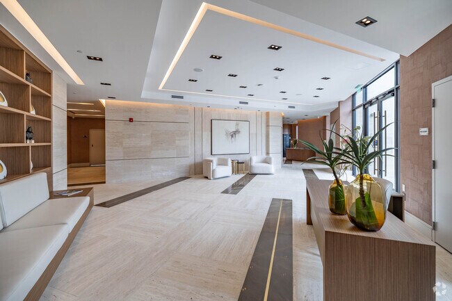 24-hour doorman and concierge service in an elegant, gallery-inspired lobby