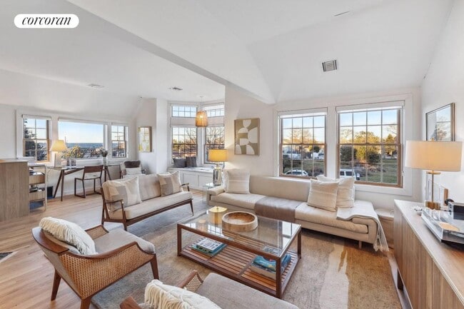 Photo - 18 Pine Tree Dr