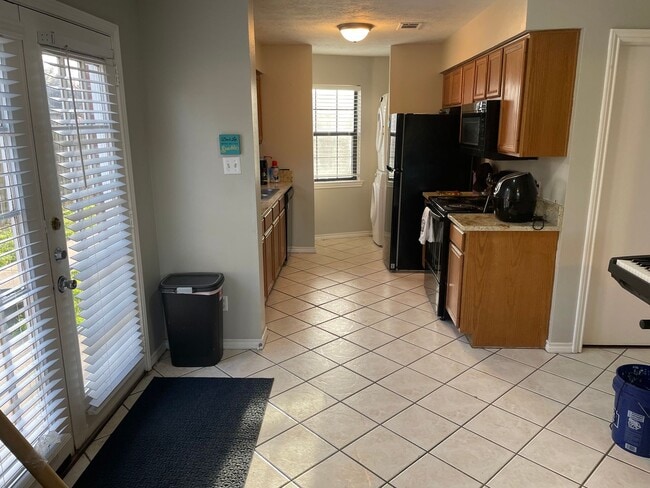 Photo - AUGUST PRE-LEASE!!!  Spacious 3 Bedroom 3 ...