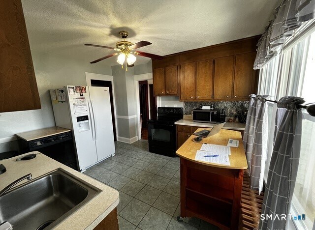 Photo - 1644 Meriden Ave