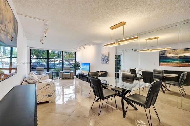 Photo - 1000 Parkview Dr Unit 104