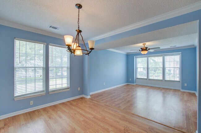 Photo - 100 N Pembroke Dr