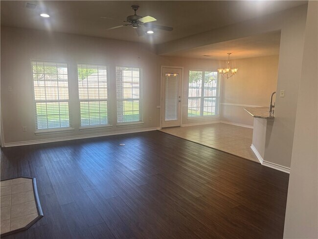 Photo - 205 Rugen Ln