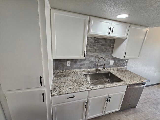 Photo - 860 E Brown Rd