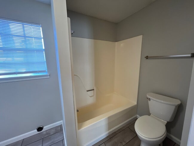 Photo - 1080 Wallace Rd Unit B8