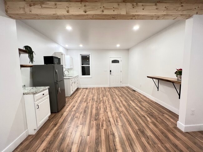 Building Photo - 642 N 3rd Ave Unit Apt. 1