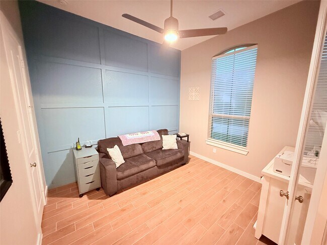 Photo - 217 Sky Top Dr