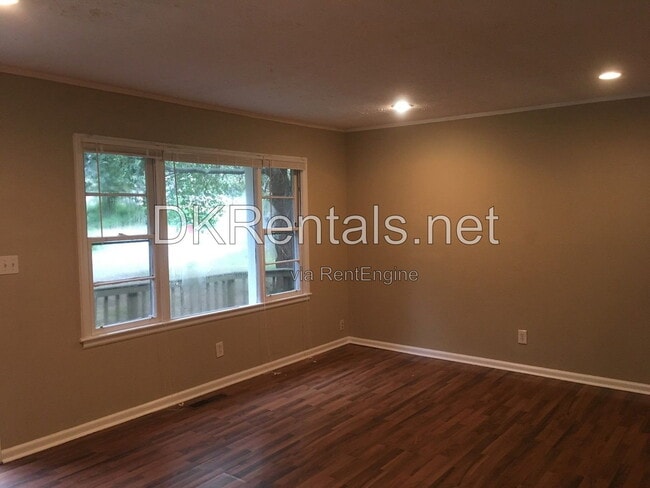 Photo - 808 Meadow Pl