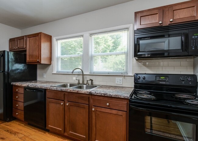 Photo - Rare home available for rent in Eken park! Unit Coolidge
