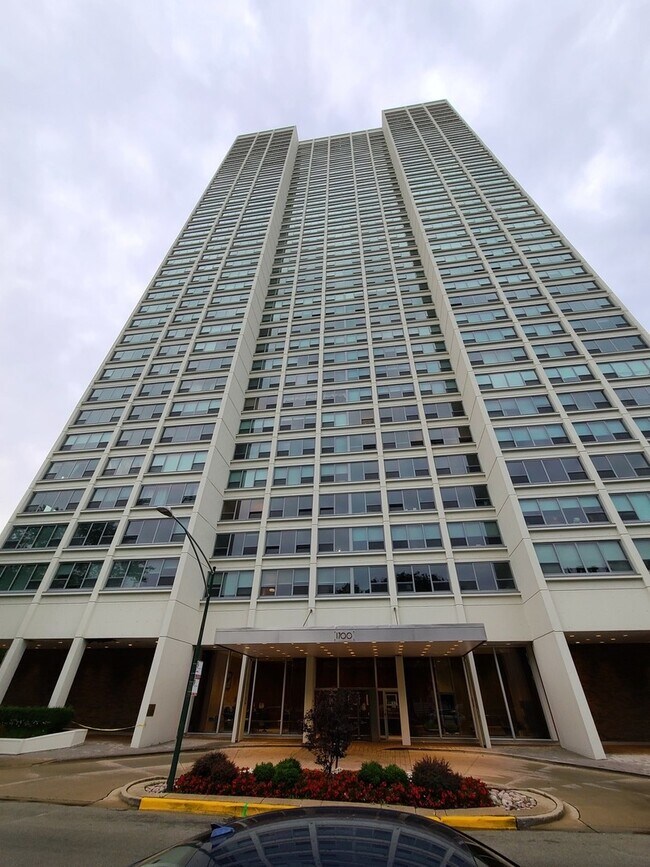 Photo - 1700 E 56th St Unit 1706