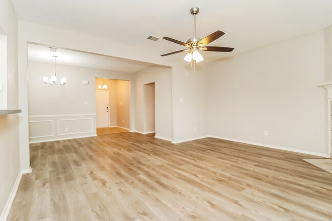 Photo - 726 Victoria Dr