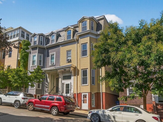 Building Photo - 404 E 7th St