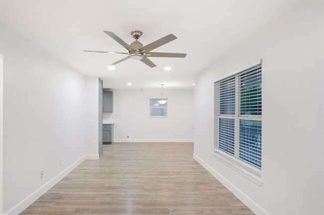 Photo - 4808 Terry St