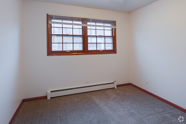 3BR, 1.5BA - 1,250SF