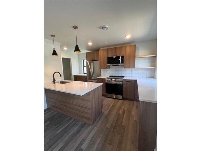 Photo - 131 W 46th St