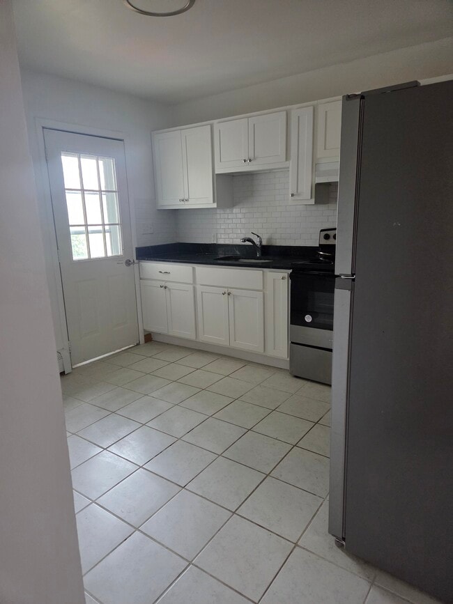 Photo - 28 Hampton Ave Unit 3C