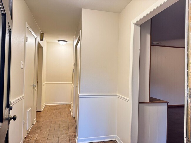 Photo - 2810 Roanoke Ln