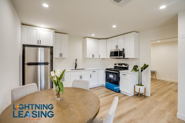 Building Photo - 12304 Burbank Blvd Unit 15