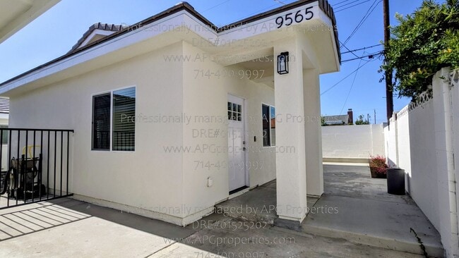 Photo - 9565 Mansor Ave
