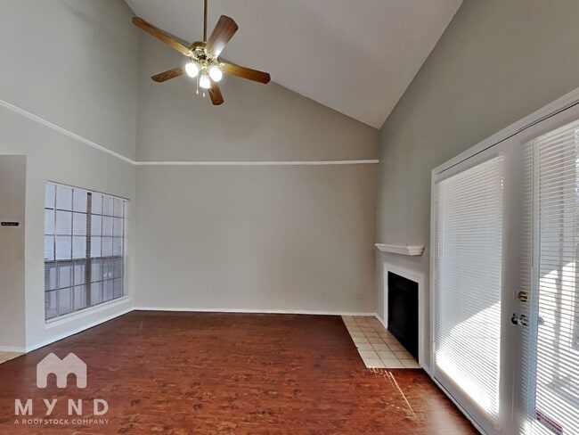 Photo - 9747 Whitehurst Dr Unidad 108